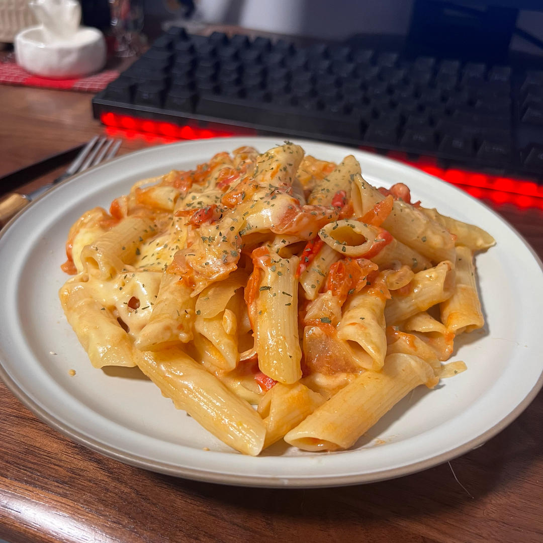 十五分钟搞定孩子们最爱的奶油芝士番茄酱通心粉