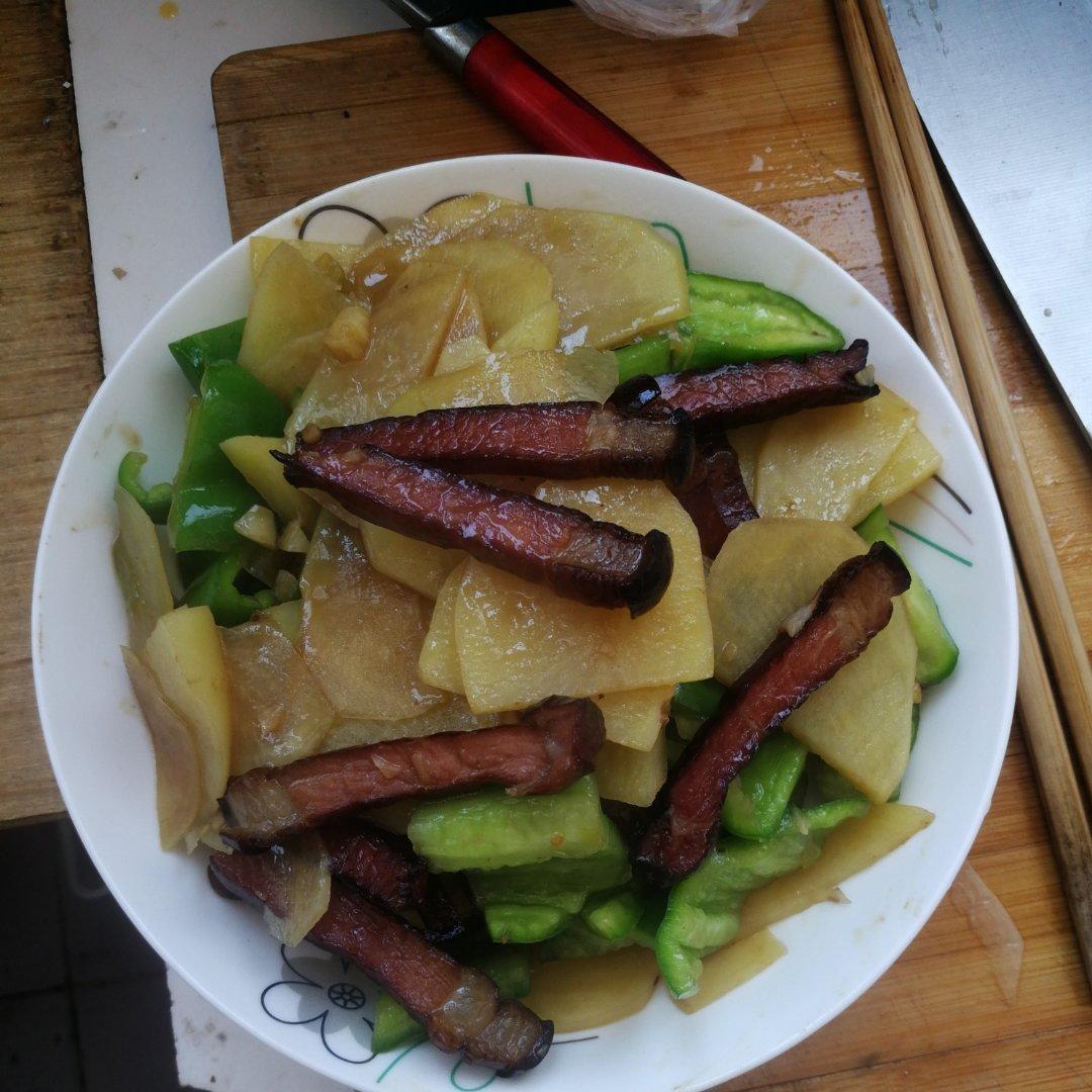 腊肉炒土豆片