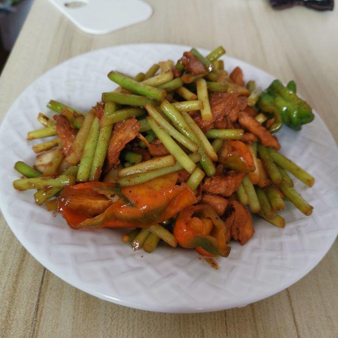 鸡胸肉炒蒜苔