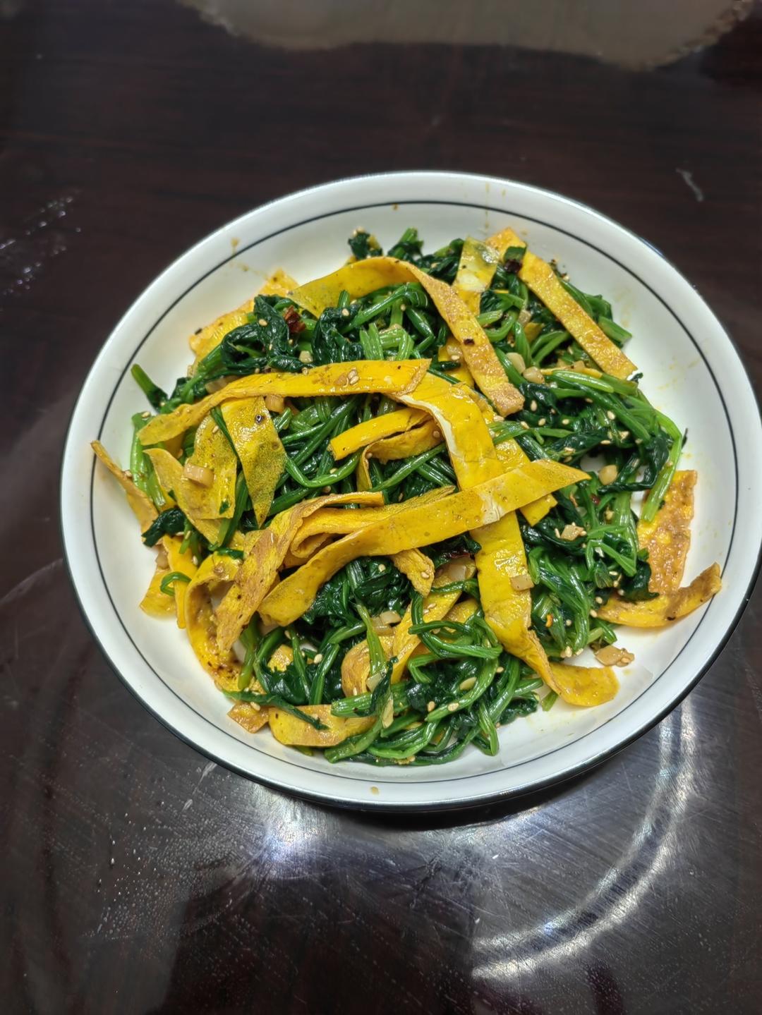 堂妈小厨——鸡蛋皮拌菠菜