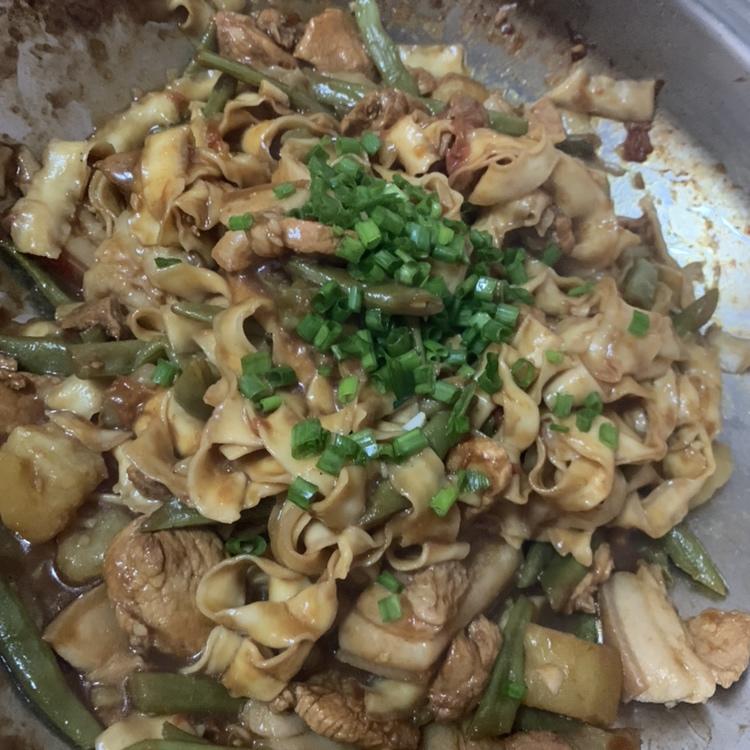 五花肉土豆豆角焖面