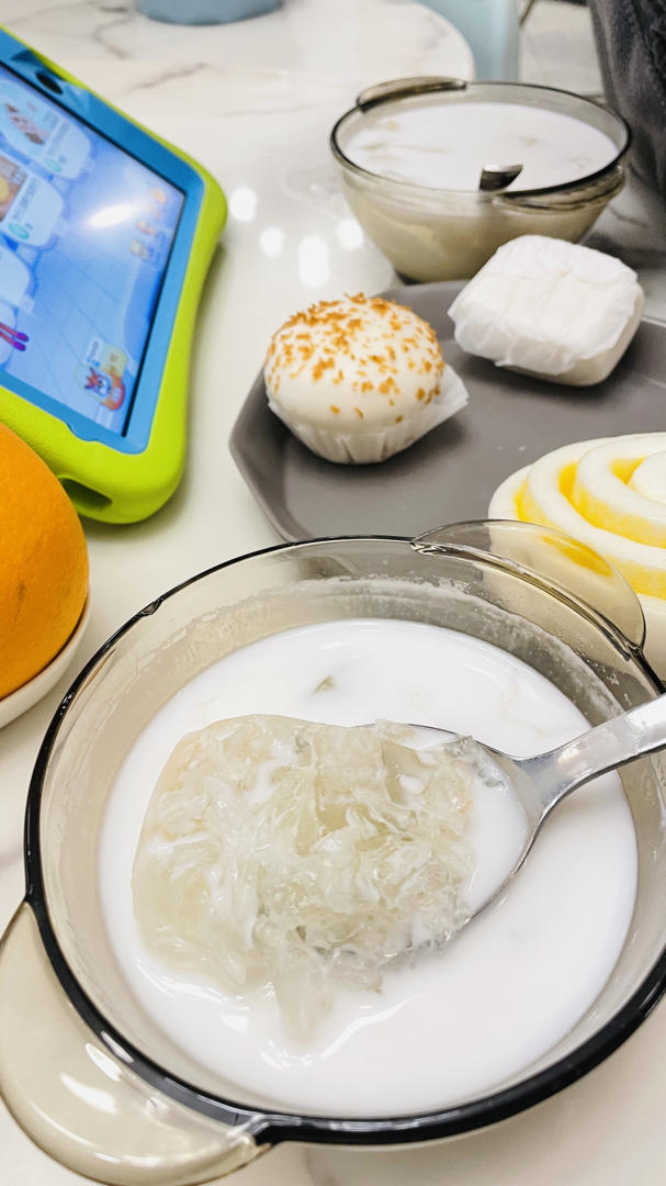 银耳雪梨冻奶（滋润养肺）做法简单❗️❗️