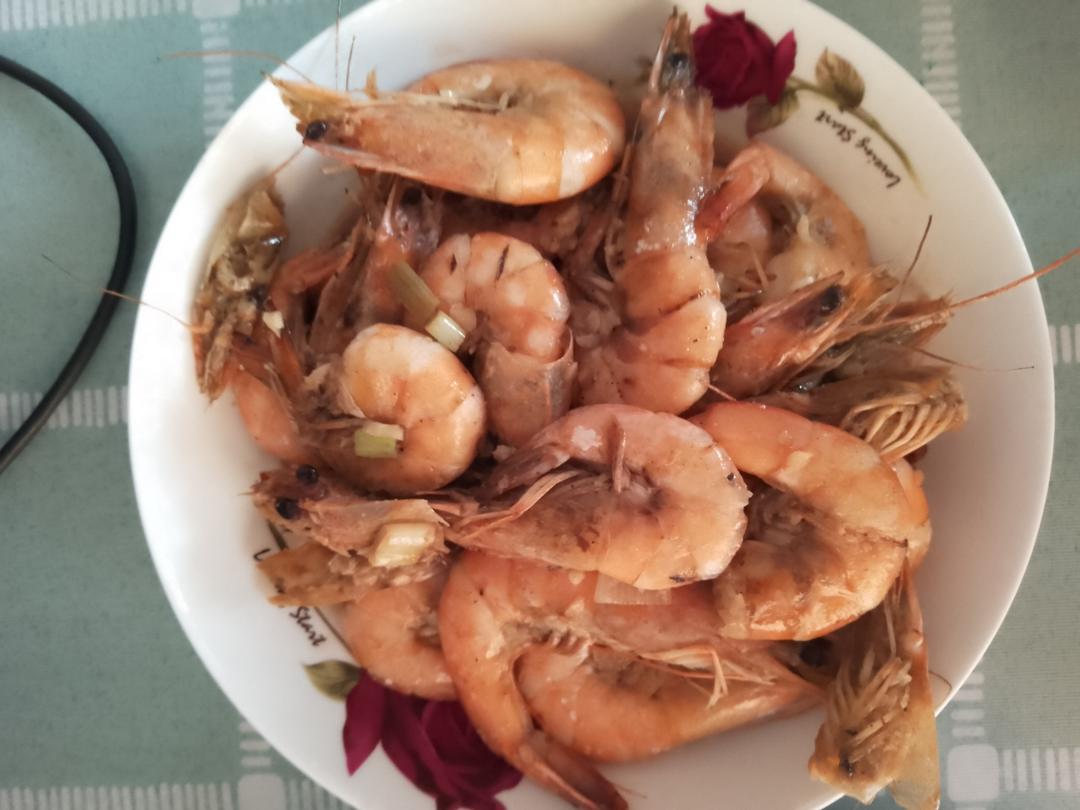 香辣椒盐虾，咸香入味，好吃到舔手指