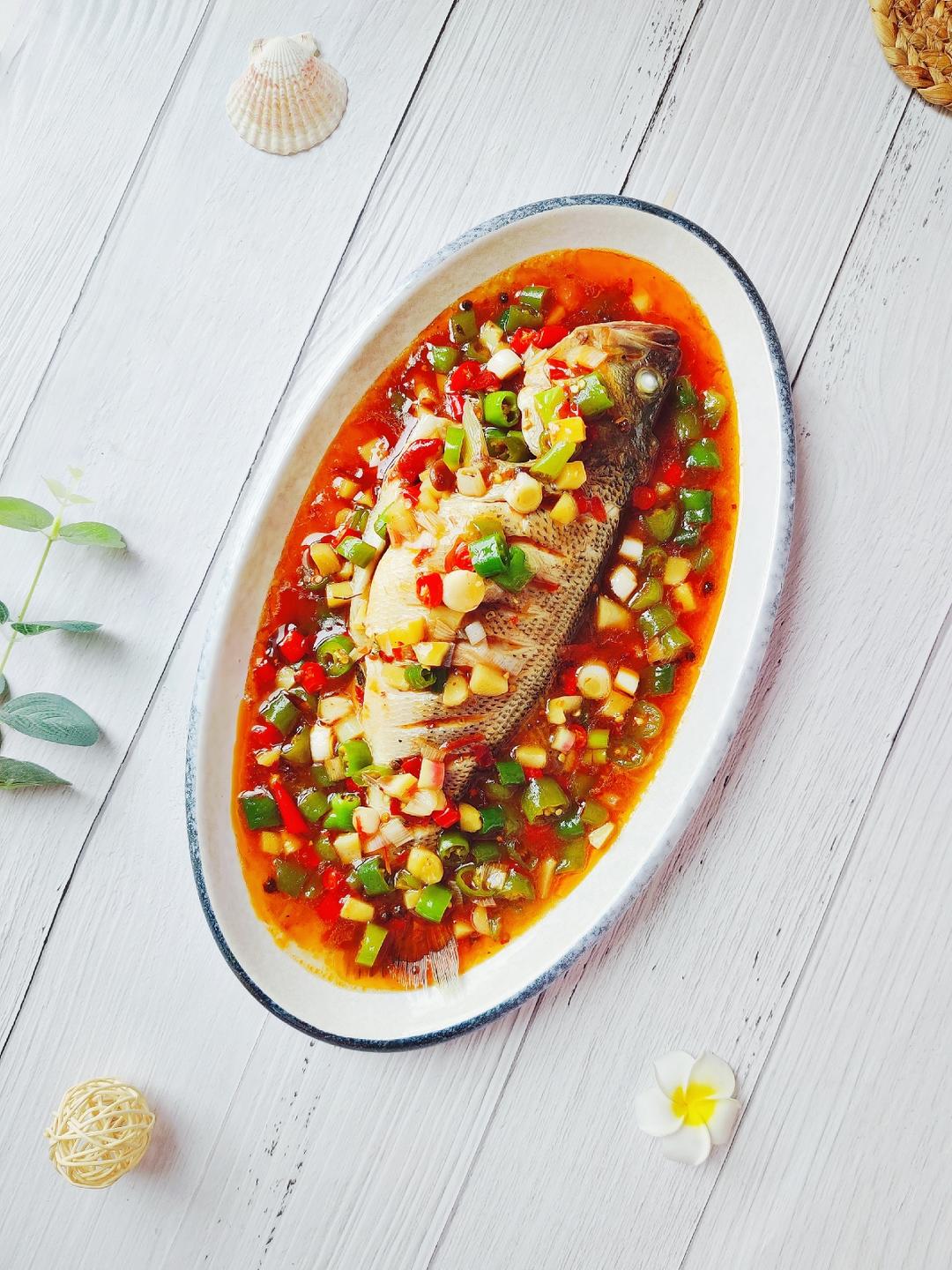 照着菜谱做,美丽的摆摆盘,美观又可口的火辣跳水鲈鱼就做好啦