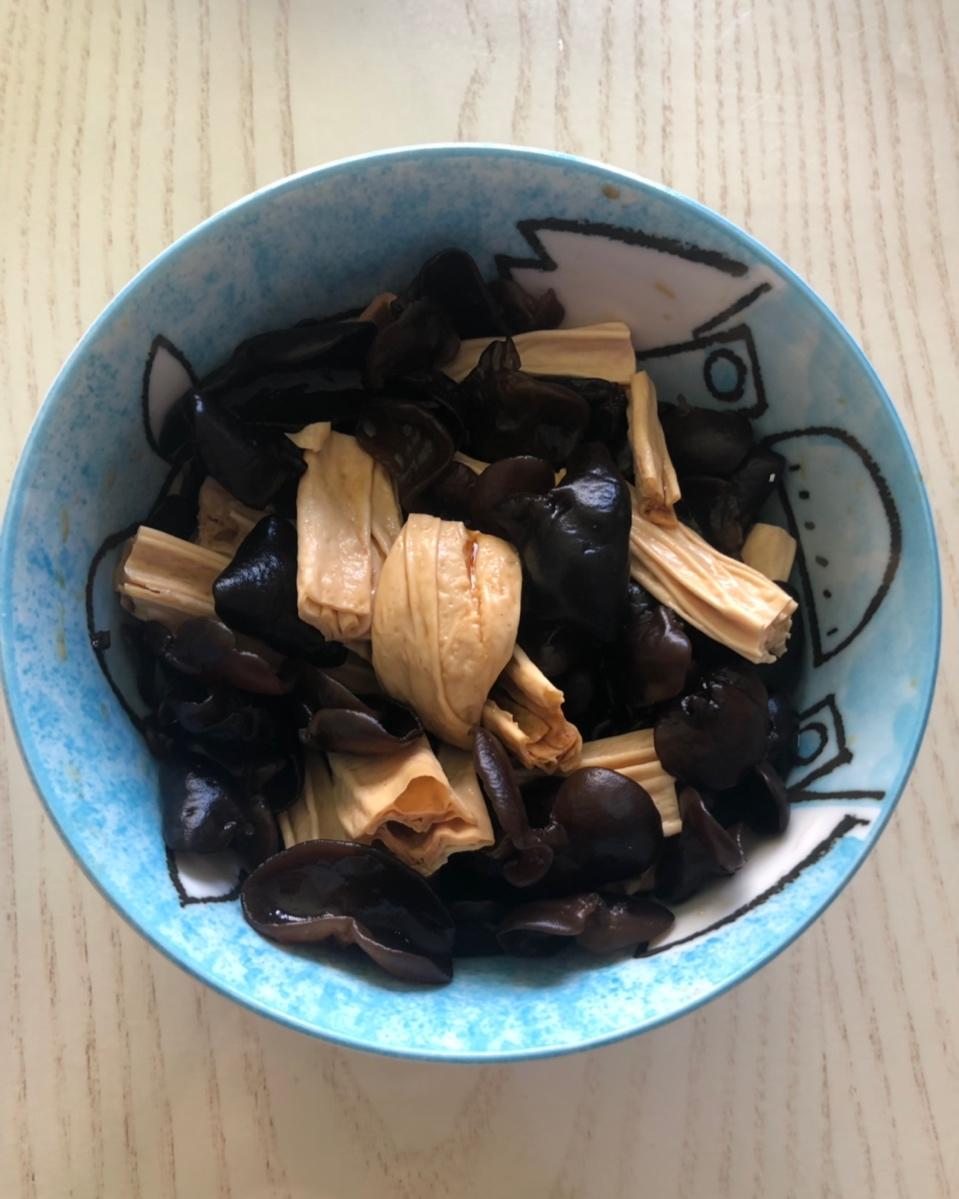 腐竹木耳大拌菜