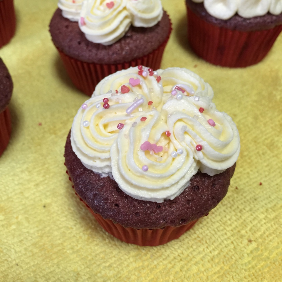 经典红丝绒杯子蛋糕（red velvet cupcake）