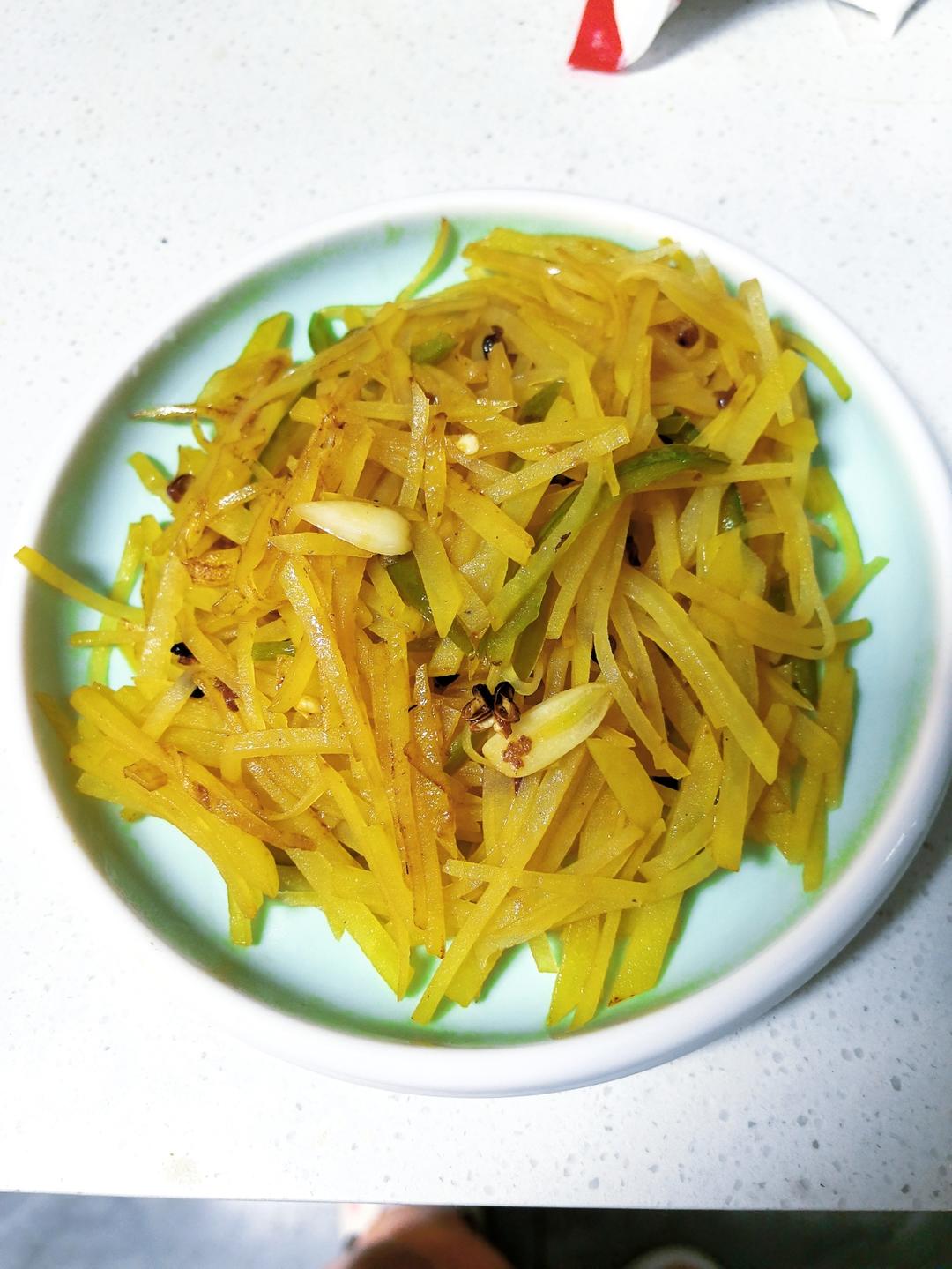 好吃又方便的青椒土豆丝，来喽！