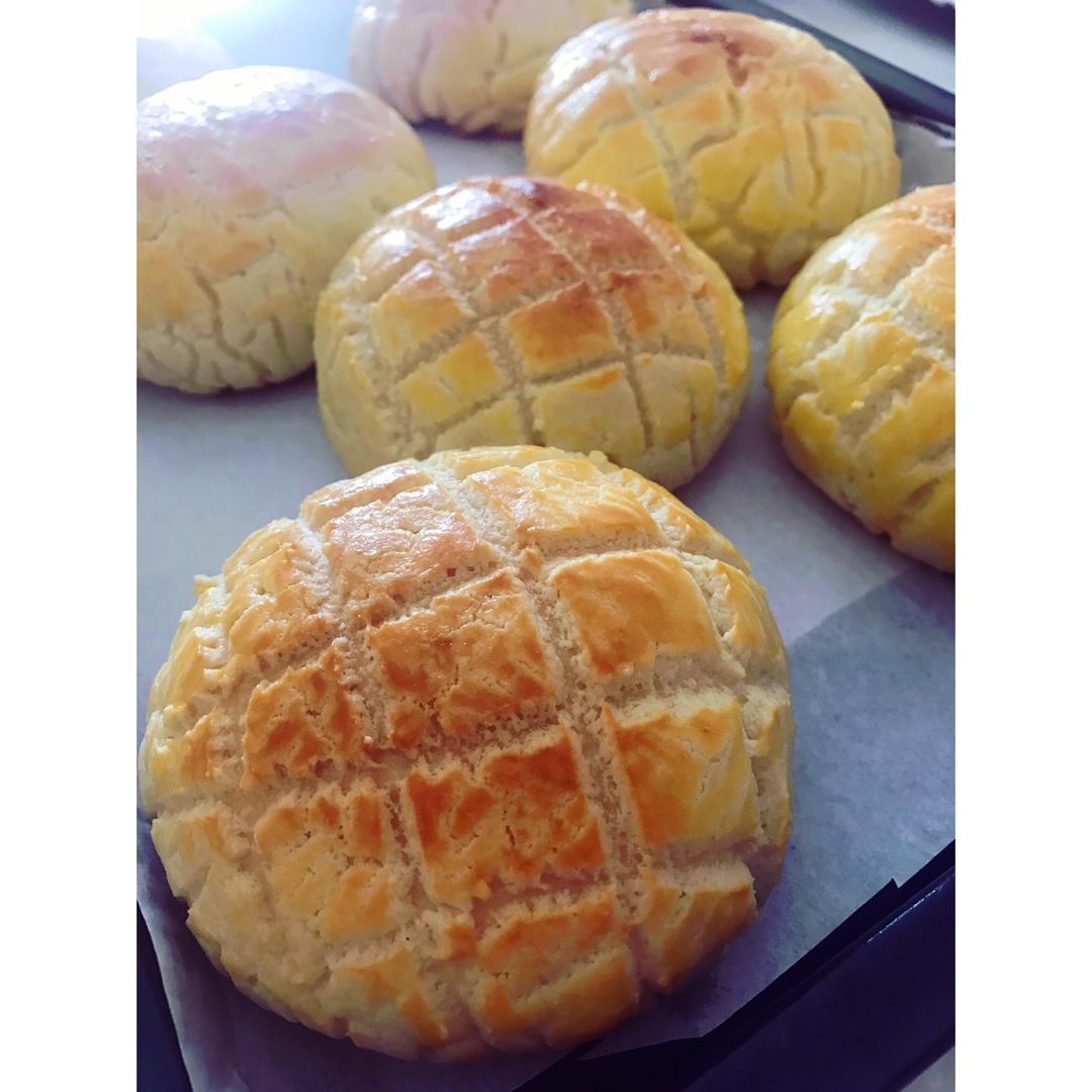 好吃到炸裂的港式菠萝包（附带制作酥皮的小视频）