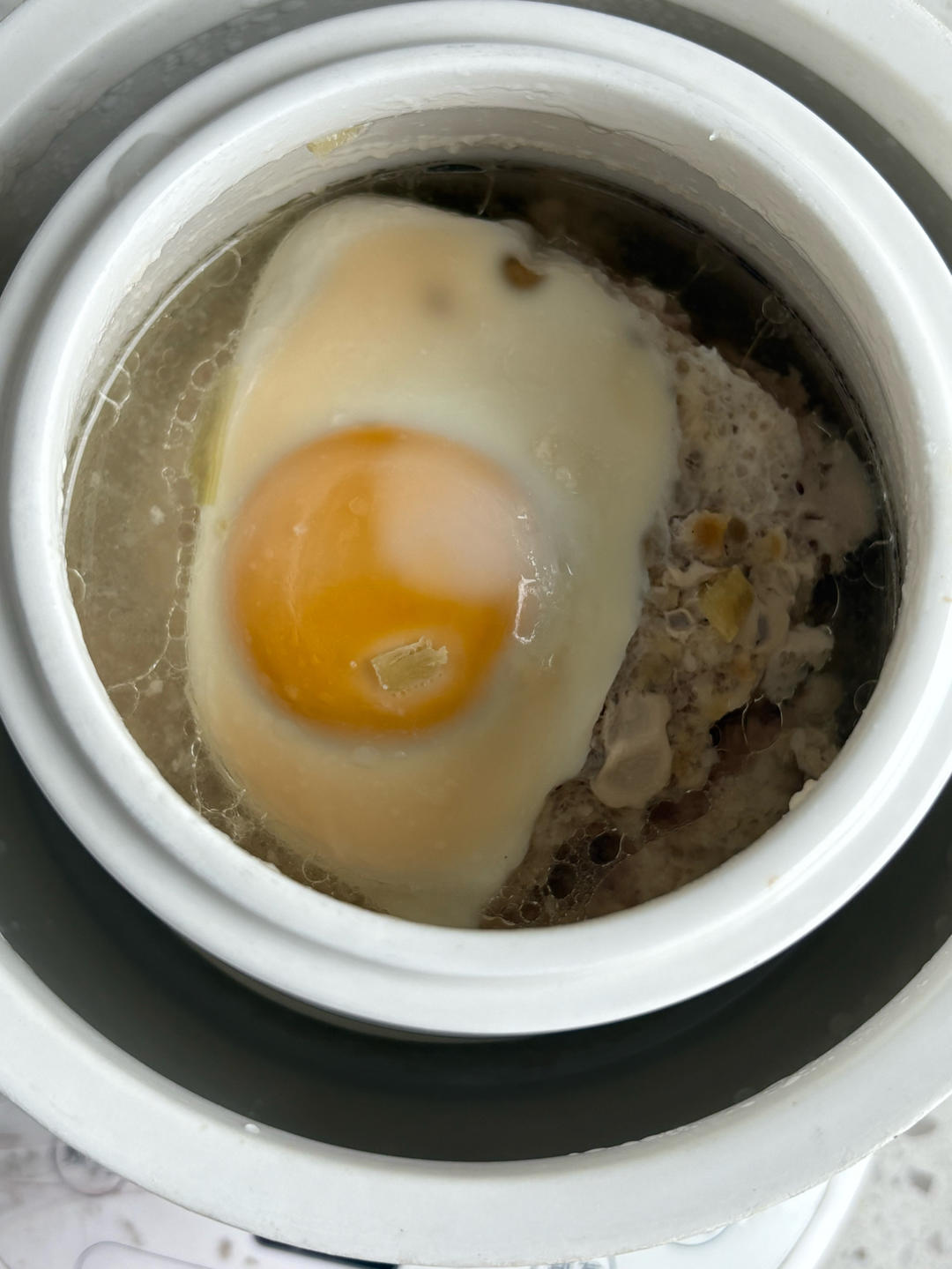 鸡蛋肉泥炖罐