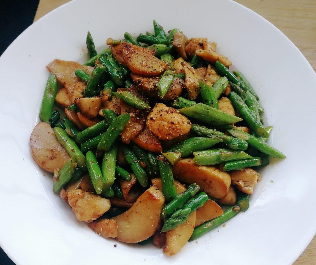 芦笋杏鲍菇炒鸡丁