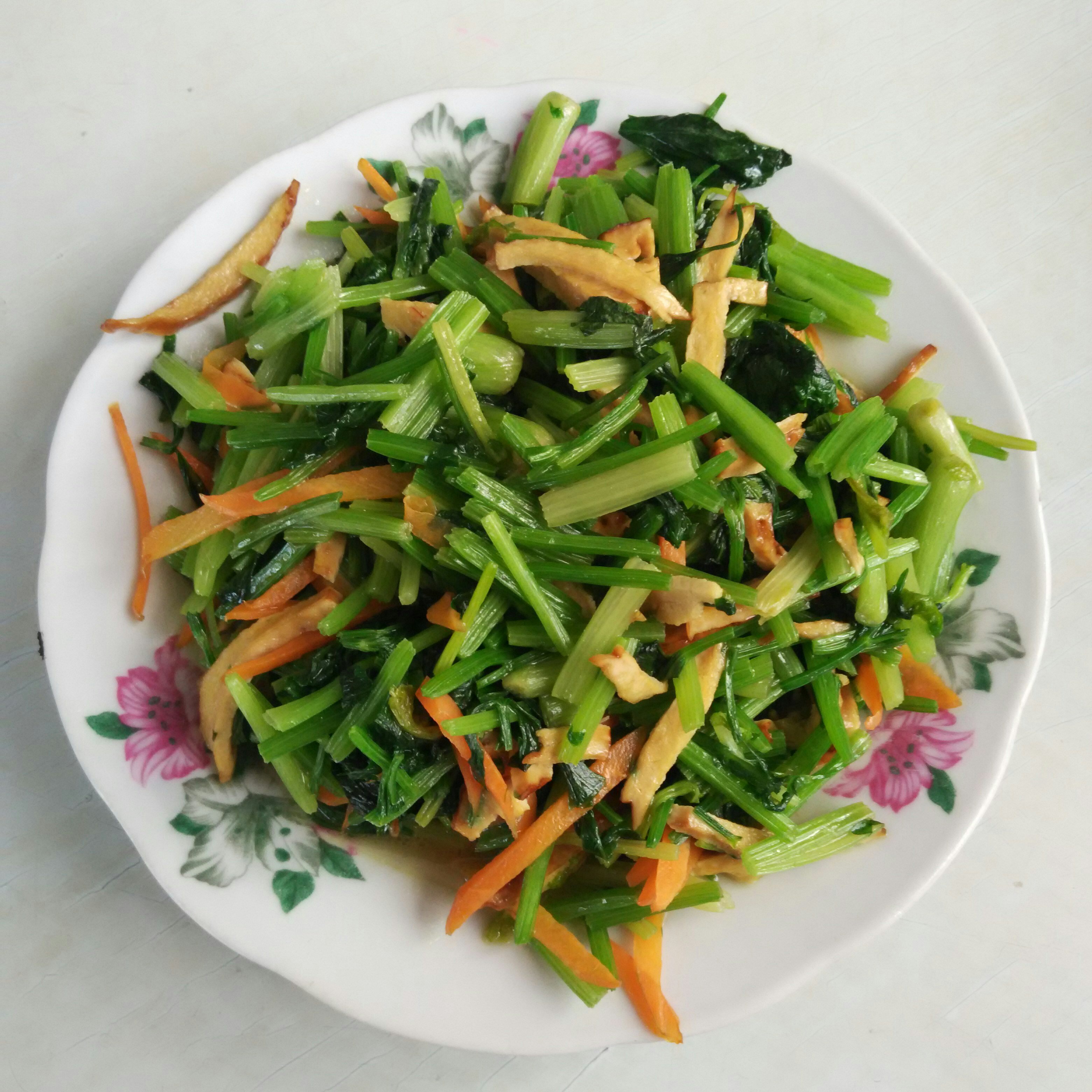 素菜：芹菜炒豆腐干