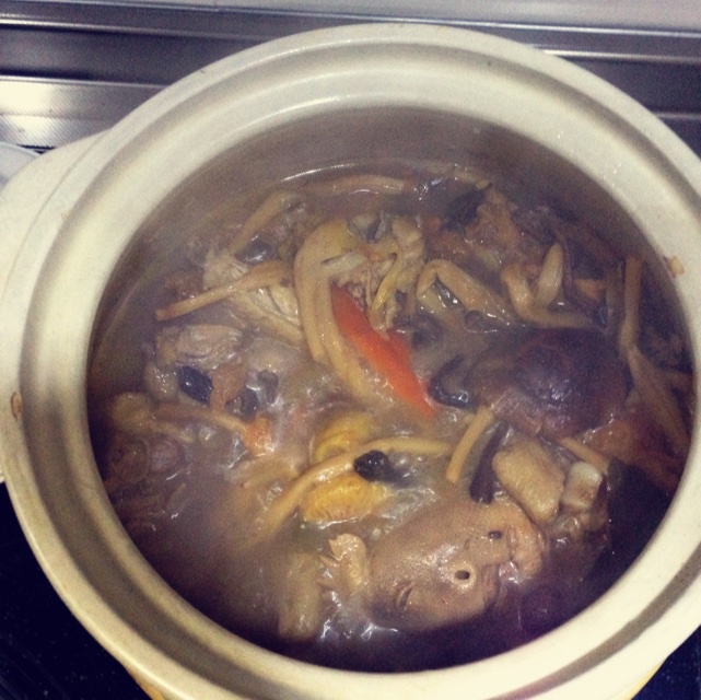 当归党参炖鸡汤