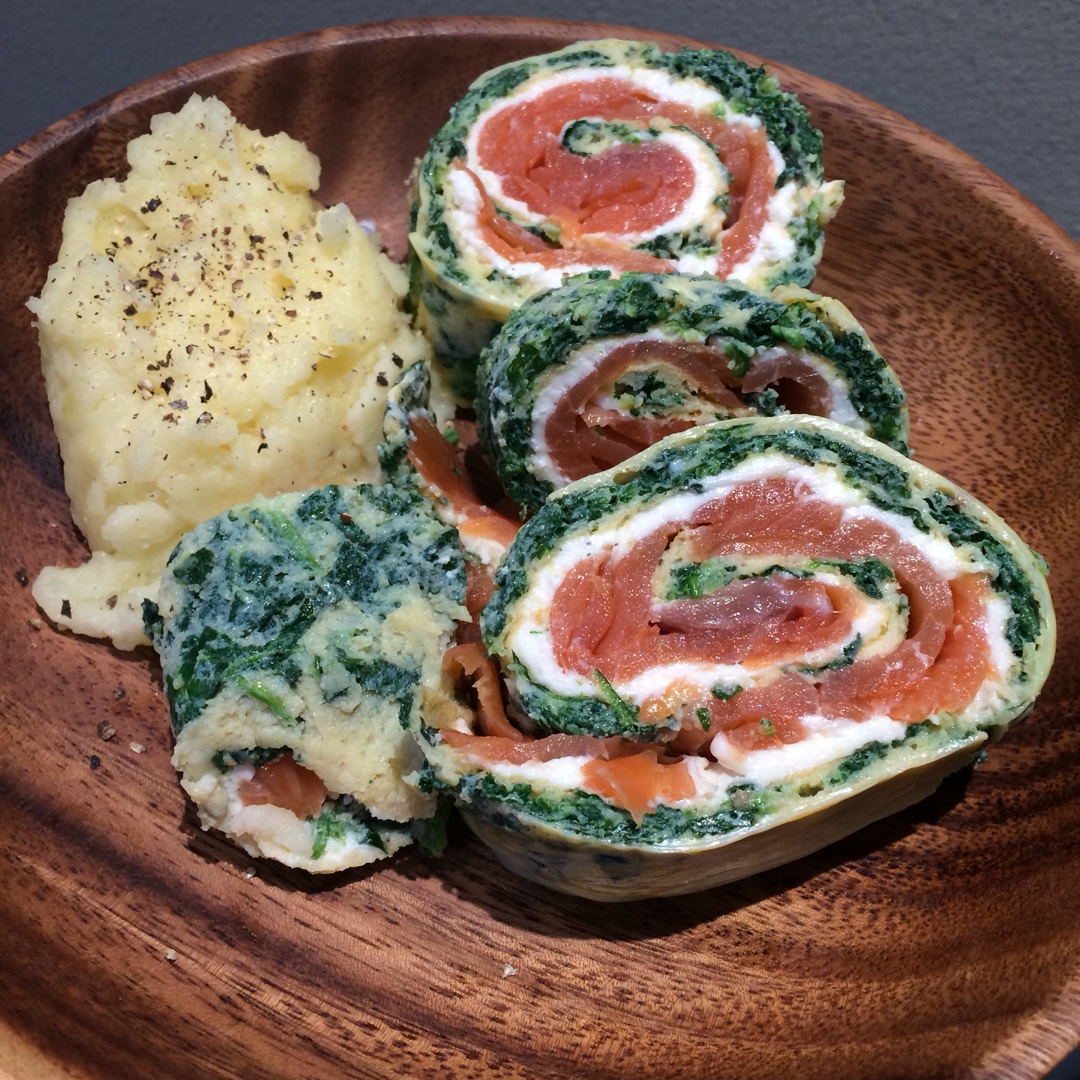 烟熏三文鱼菠菜蛋卷