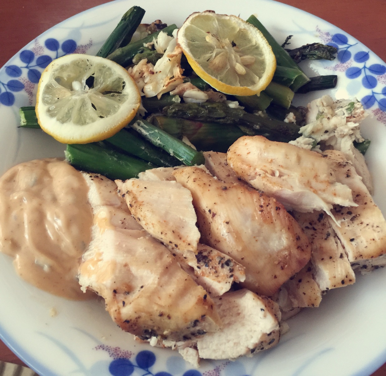 黑胡椒芦笋烤鸡肉