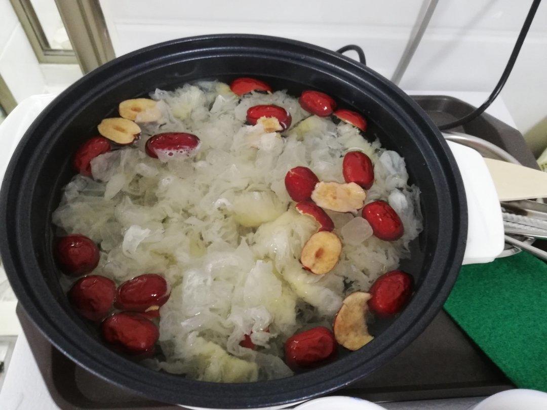 银耳红枣汤