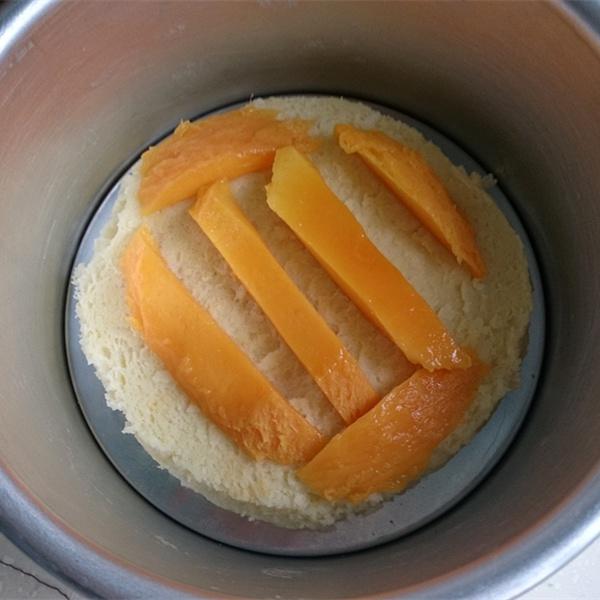 芒果夹心慕斯蛋糕(电饭煲6寸蛋糕胚)的做法 步骤2
