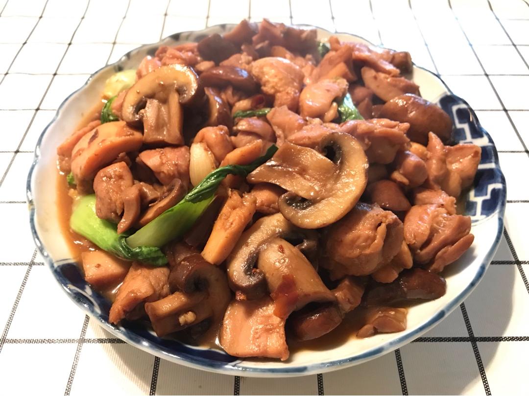 大口吃肉