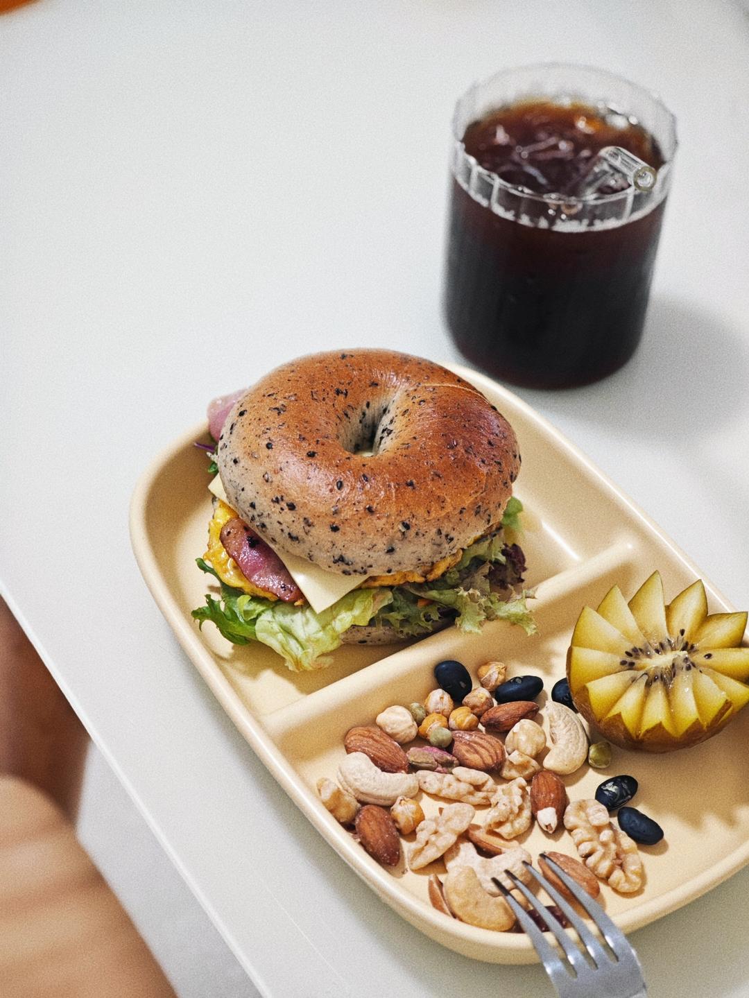 轻盐黑芝麻贝果