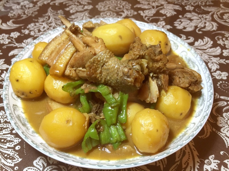 鸡肉烧土豆块