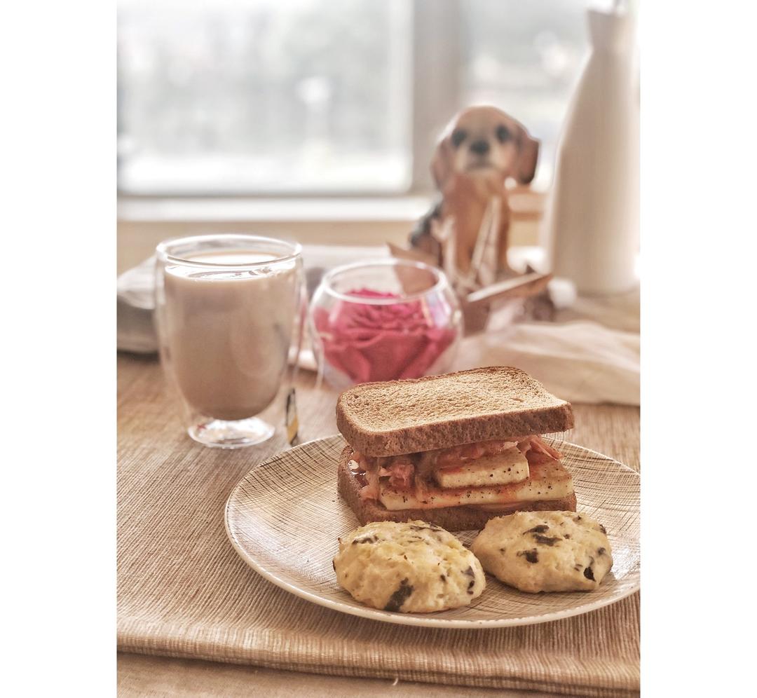 超快手的泡菜豆腐三明治『低脂早餐』