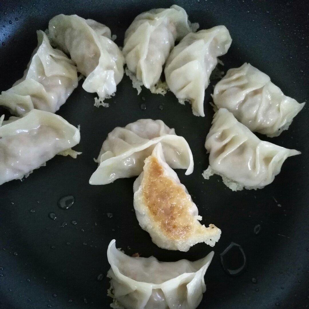 早餐来一锅香脆的生煎饺子
