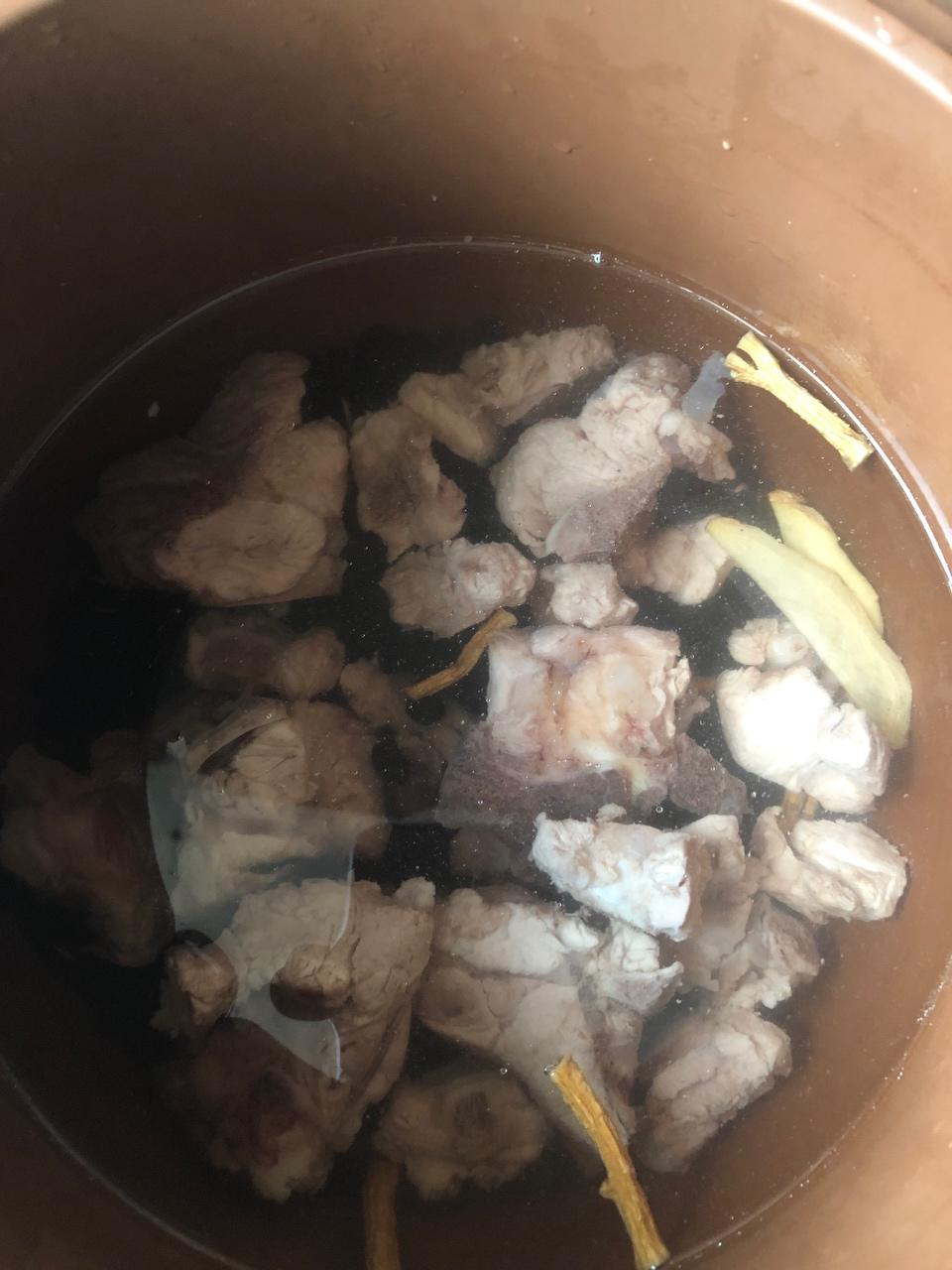 黑豆党参排骨汤