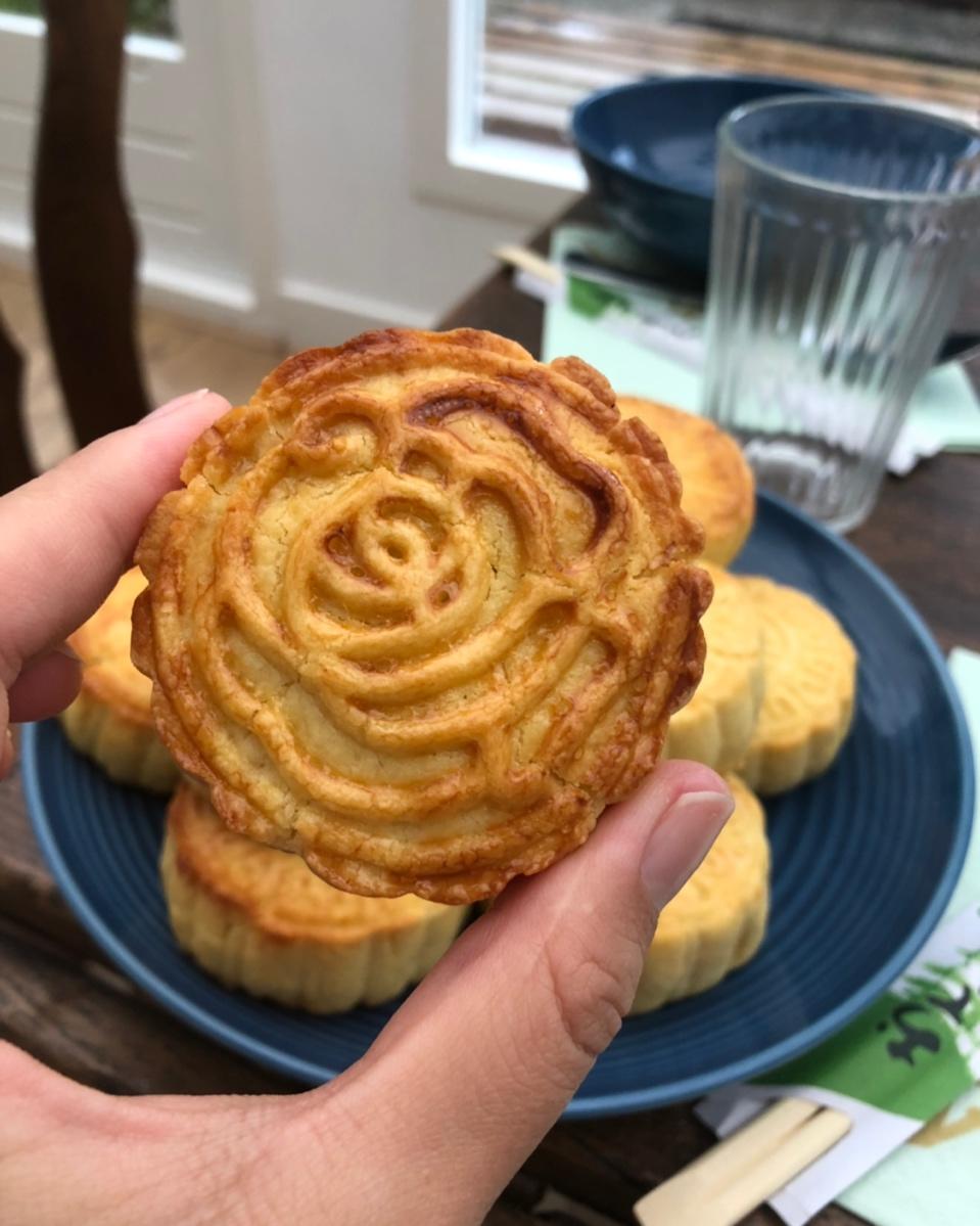 超详细图解版--流心奶黄月饼