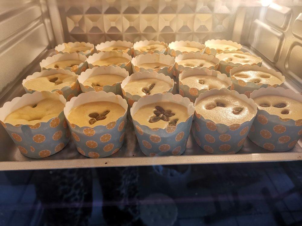 vivian909做的材料超简单的鸡蛋牛奶纸杯蛋糕