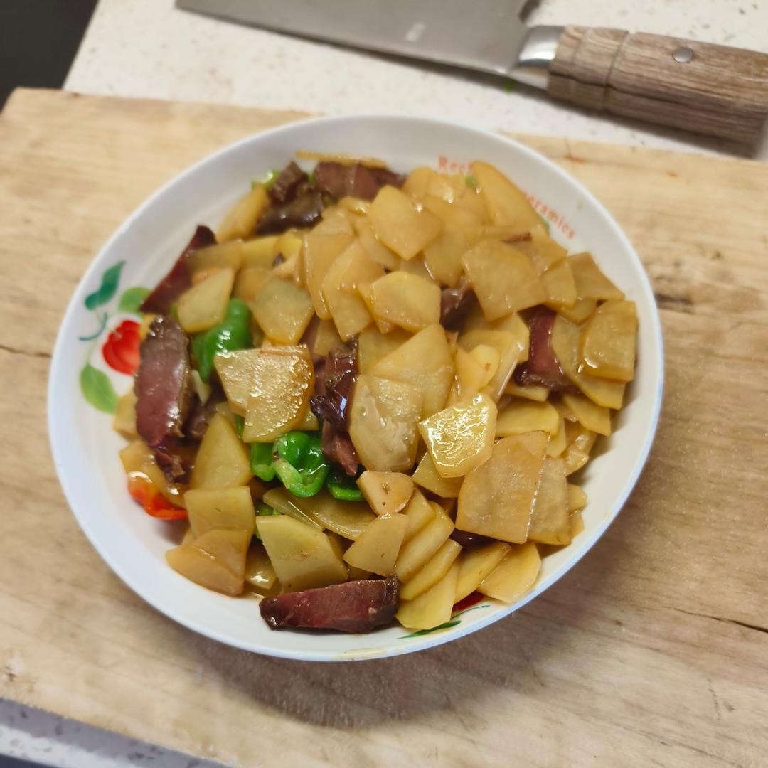 下饭的土豆片炒腊肉