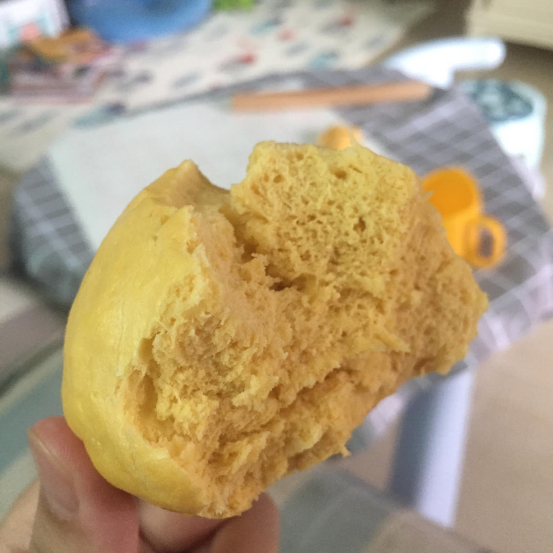 不加一滴水，松软香甜的南瓜馒头