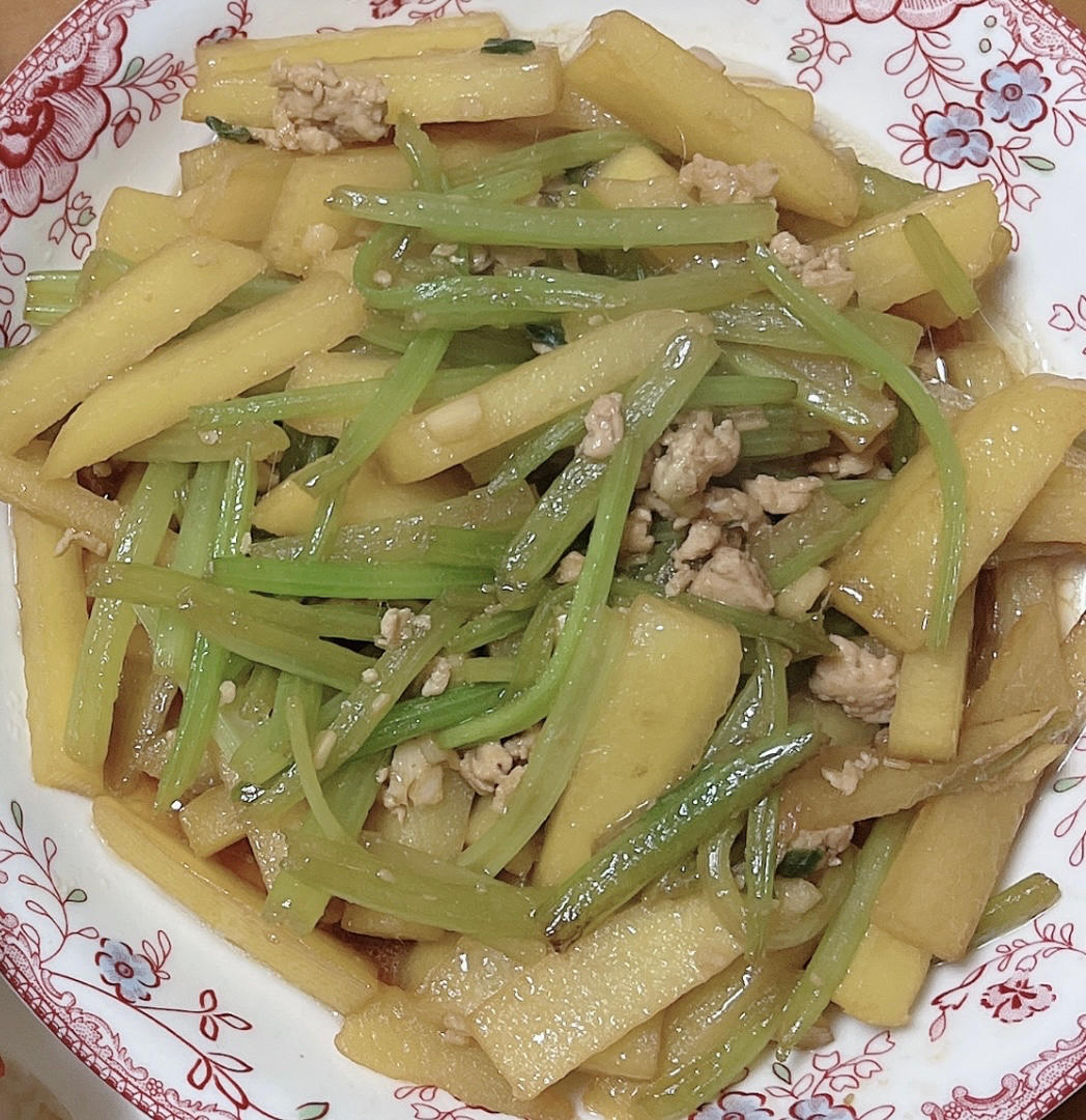 土豆炒芹菜