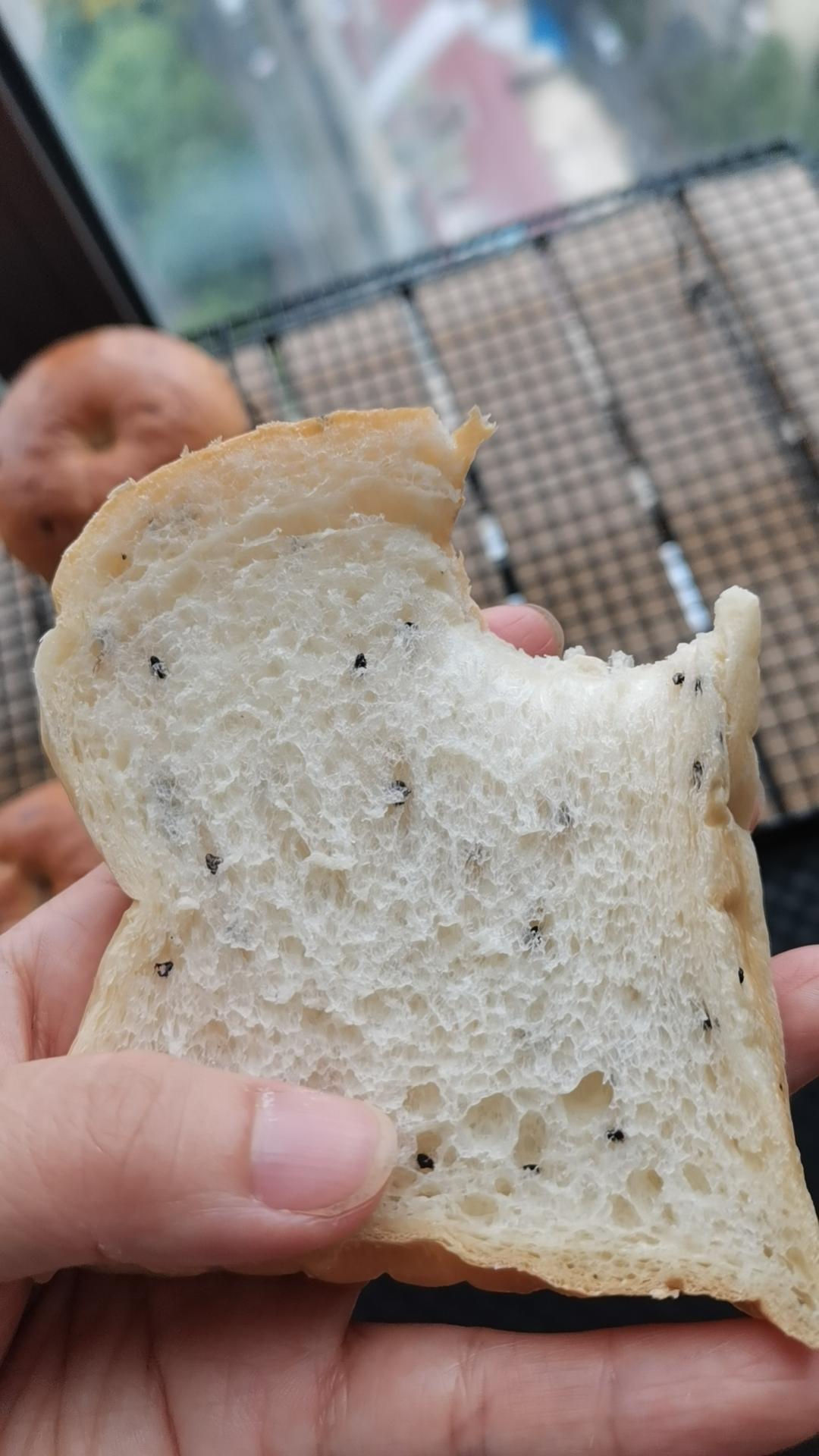 咸盐黑芝麻吐司