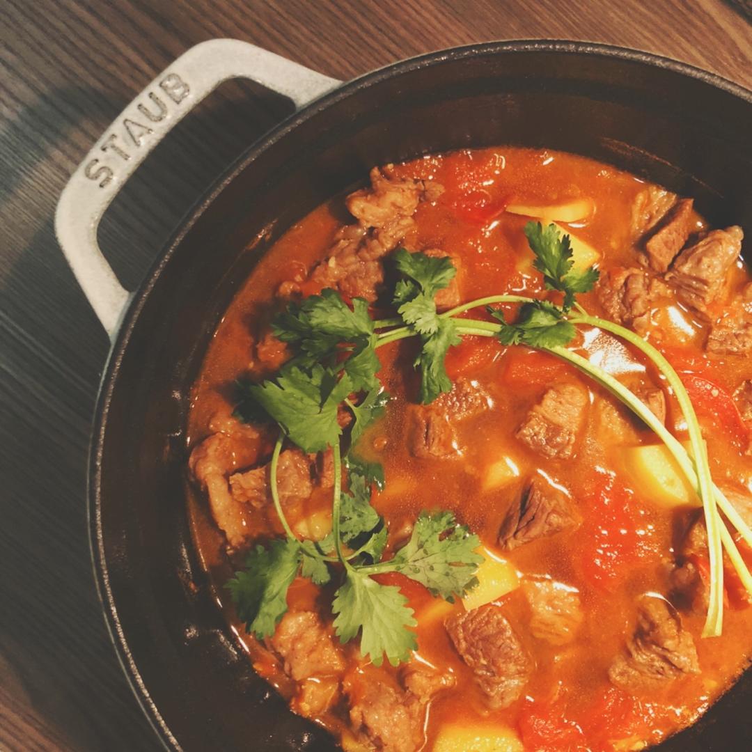 番茄炖带骨牛腩—Staub珐琅铸铁锅