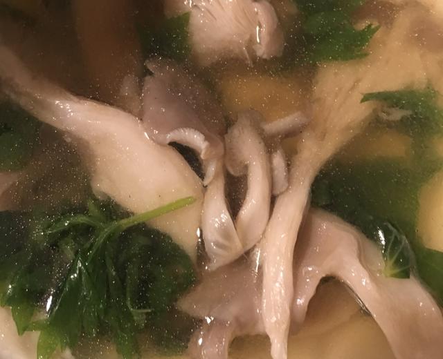 绿叶平菇汤
