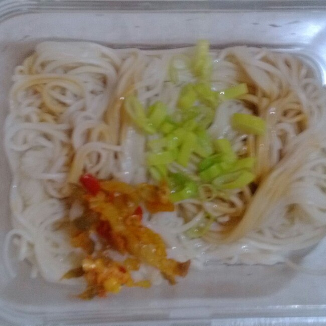 葱爆面—就是汪涵在天天向上里面做的那个啦