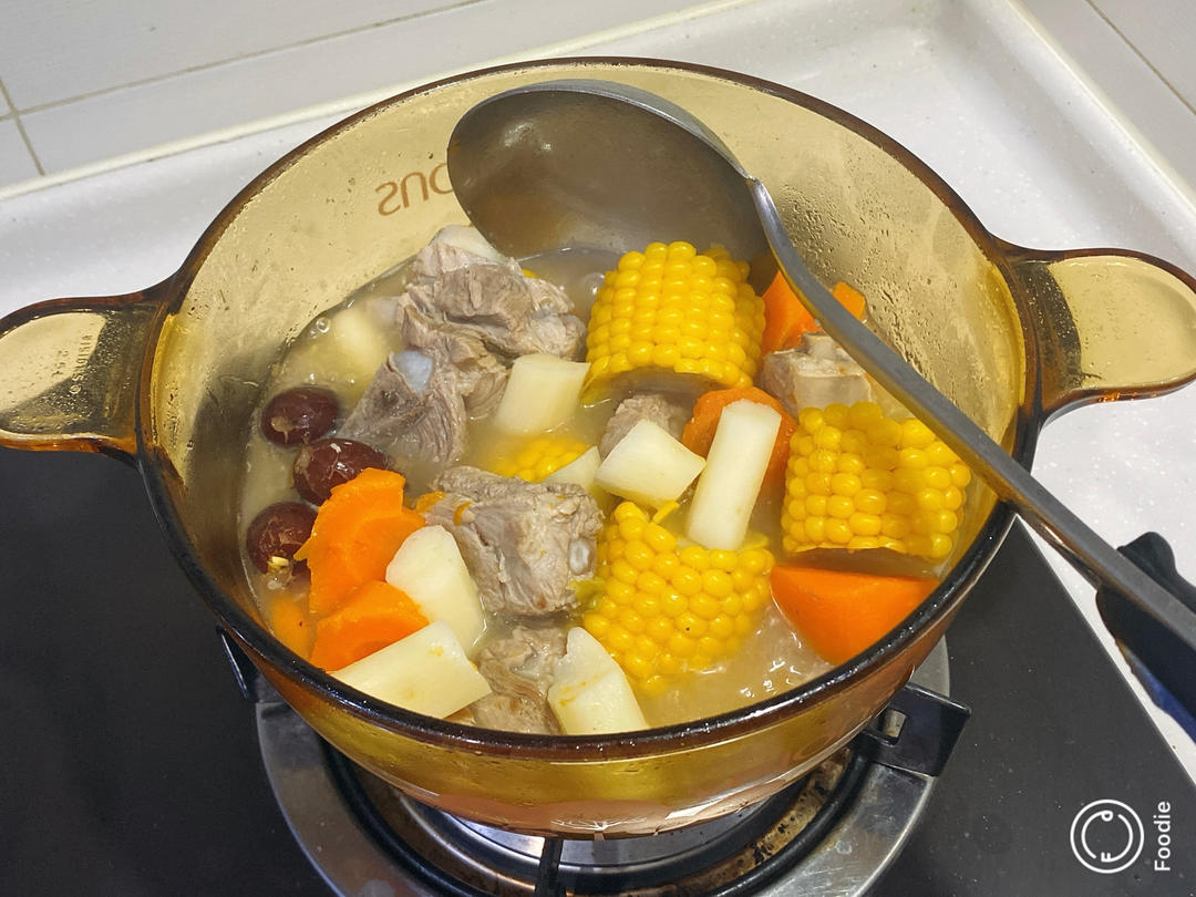 连吃三碗的玉米山药排骨汤