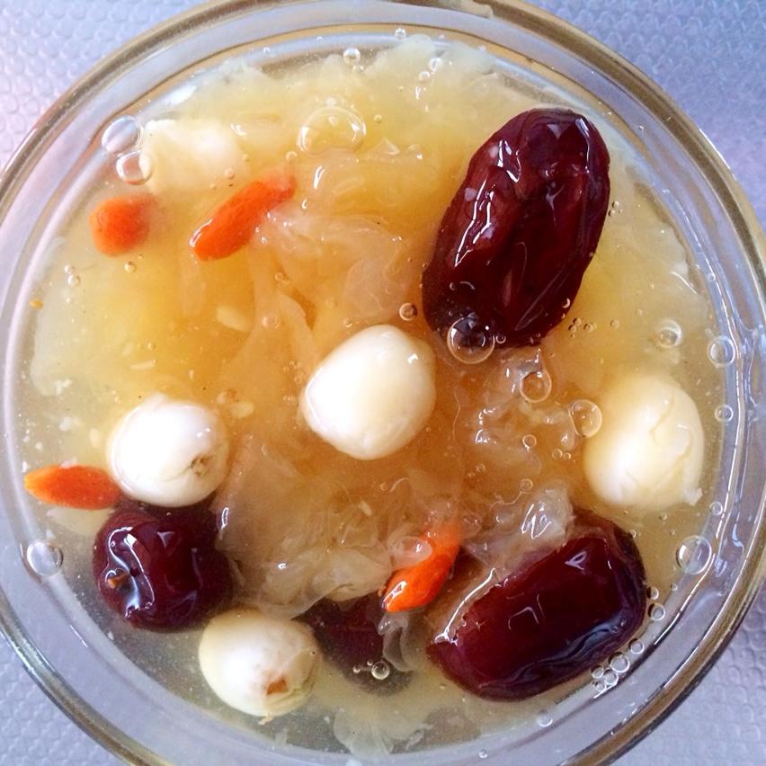 llv0e然怡做的红枣银耳莲子羹