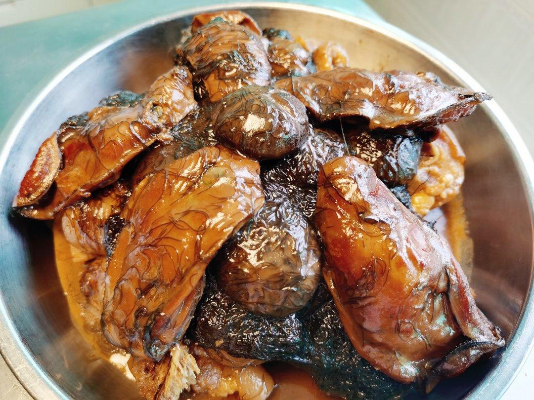 直接锅里焖50分钟,没用高压锅,蚝豉煎后最后的20分钟放,发菜最后10