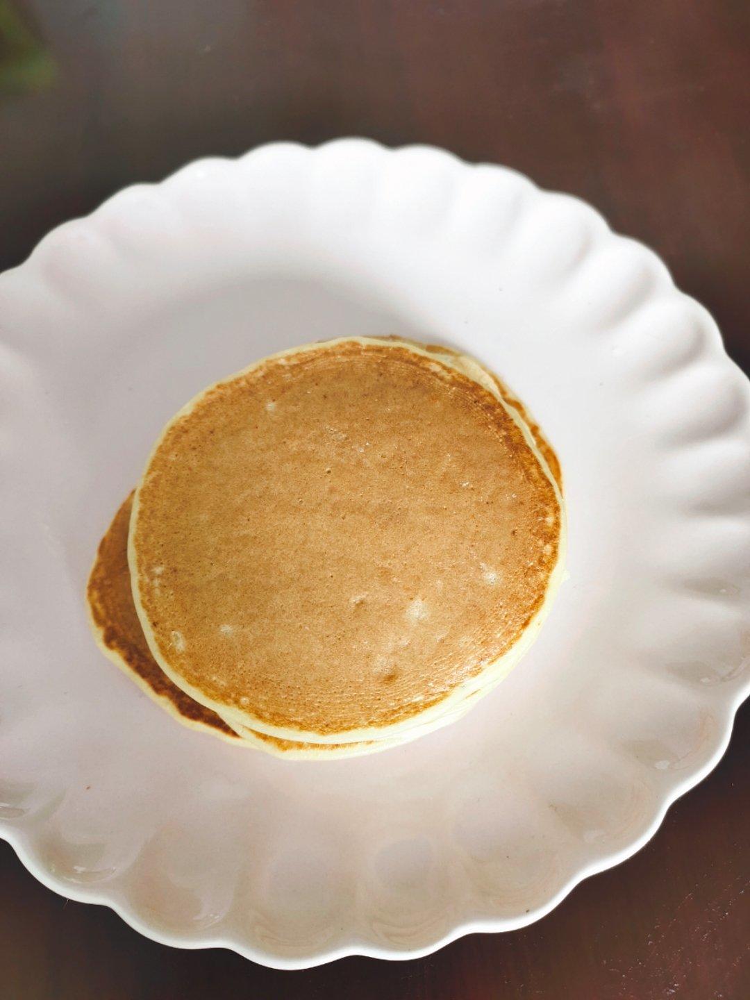 【减脂早餐】无油香蕉松饼（超简单）