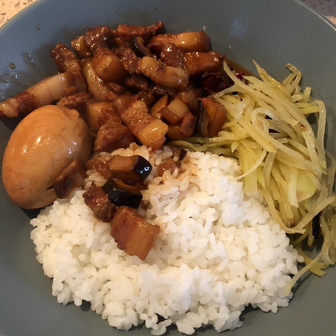 洋葱酥卤肉饭