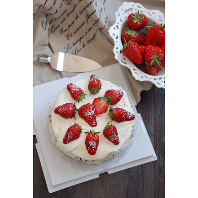 草莓裸蛋糕