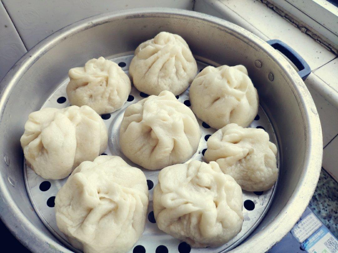 松软多汁的肉包子