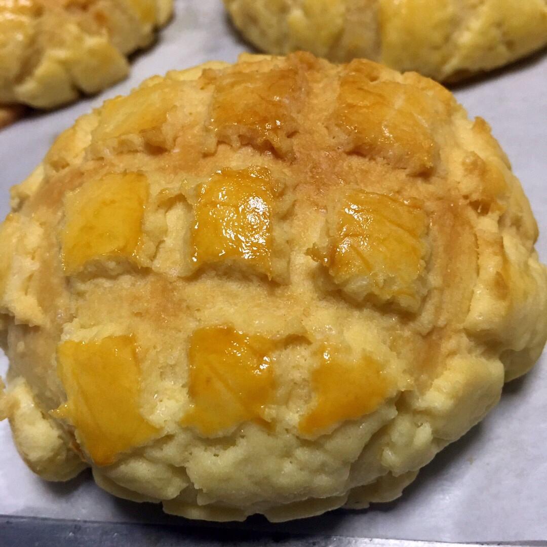 好吃到炸裂的港式菠萝包（附带制作酥皮的小视频）