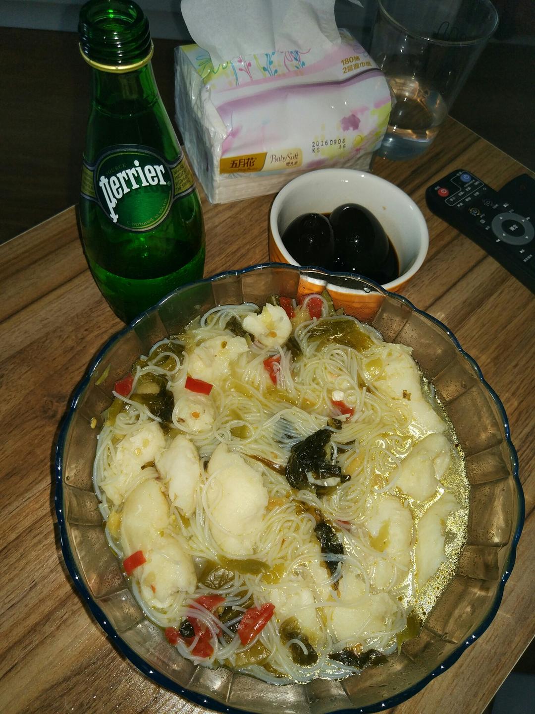 酸菜鱼米线的做法