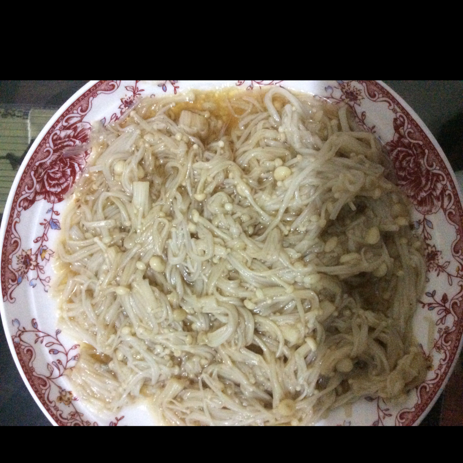 葱油金针菇——10分钟快手菜，你绝对不能错过的美味~