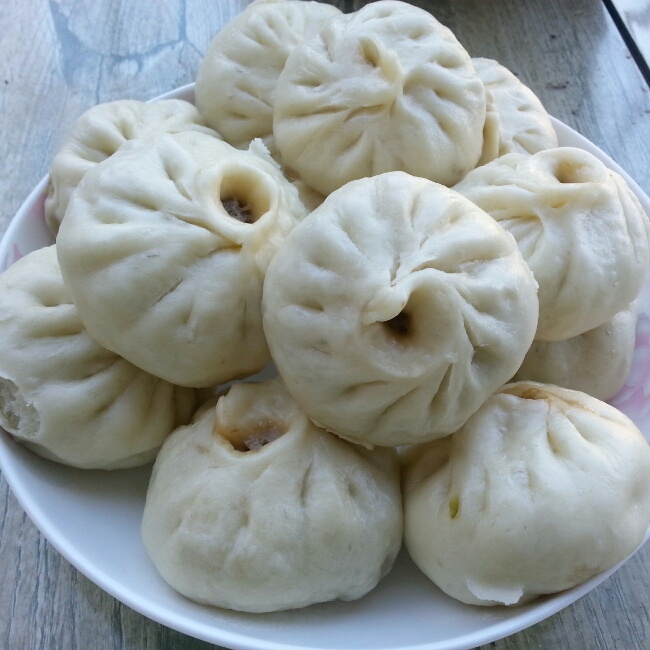 皮薄馅大的茄子粉条大肉包