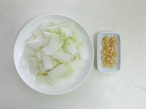 超级清爽的虾皮炒冬瓜的做法 步骤1