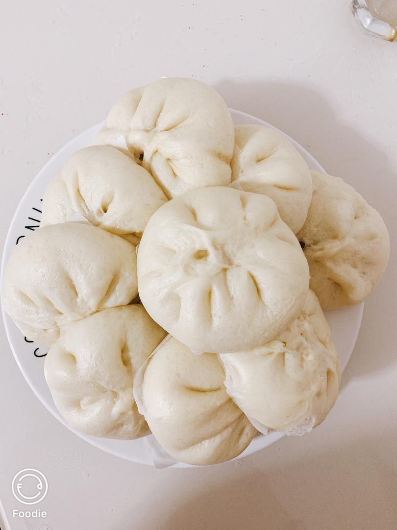松软多汁的肉包子