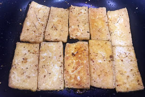 香辣煎豆腐（复刻街头小吃）的做法 步骤10