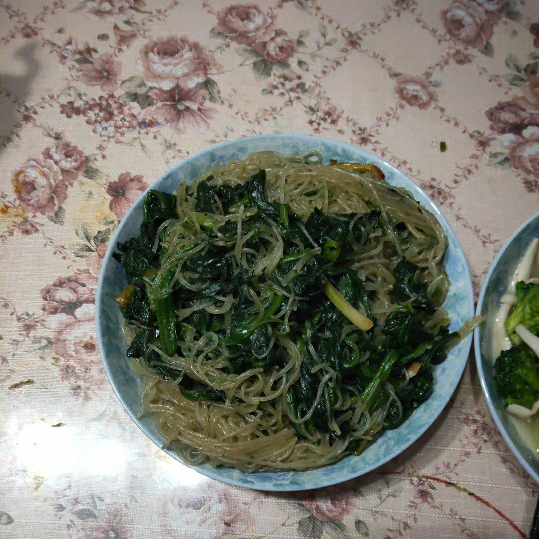 菠菜炒粉条
